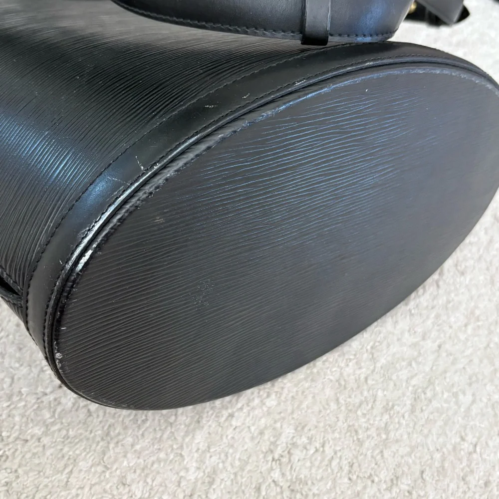 Louis Vuitton Epi Cluny Black Leather Bucket Bag